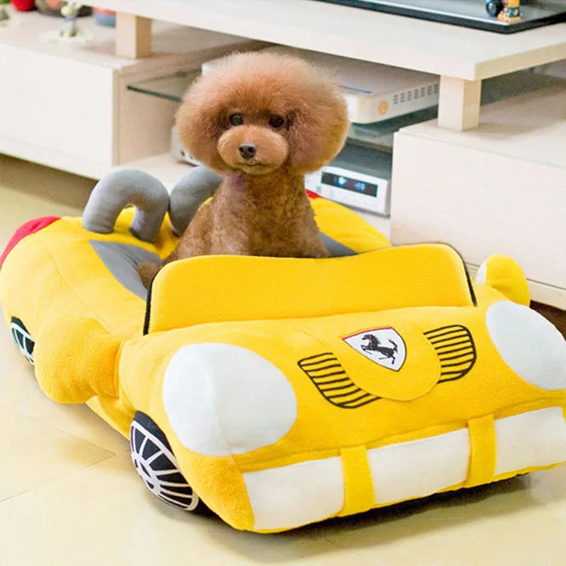 Cama con Forma de Auto para Perros y Gatos — Pequeños y Medianos